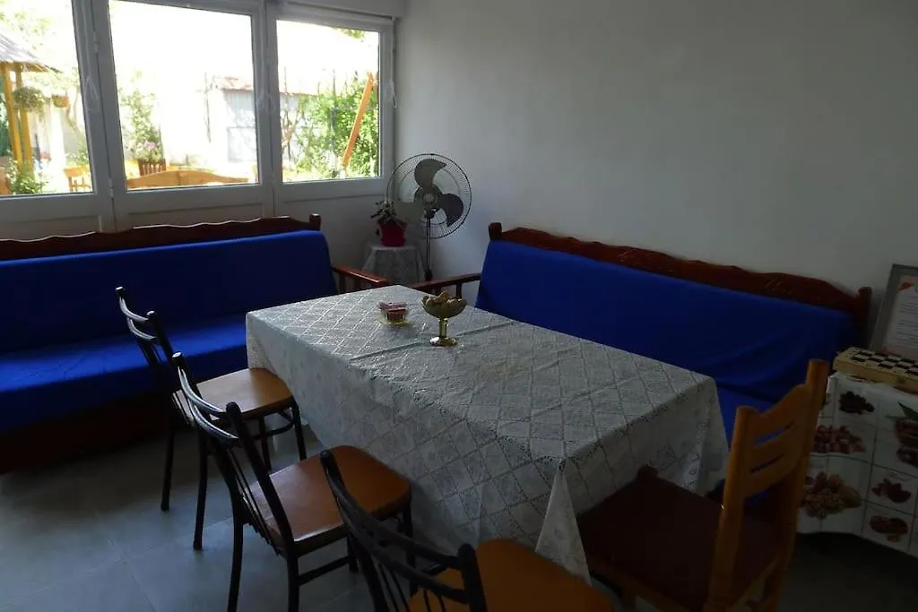 2 Floor Beach House Perfect For Large Groups Velipoje Holiday home