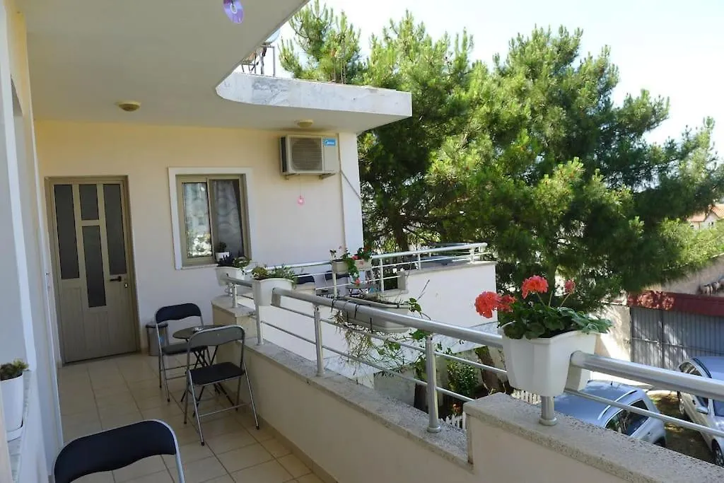 2 Floor Beach House Perfect For Large Groups Velipoje