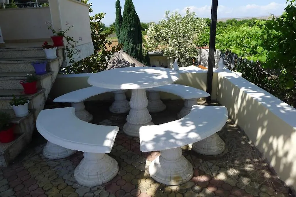 2 Floor Beach House Perfect For Large Groups Velipoje Holiday home